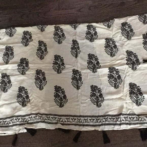 ☘️☘️ Cream and black leaf boho tassel kimono - Picture 5 of 8